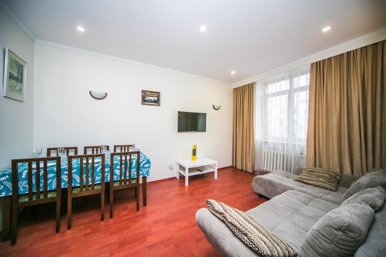 Apartment Ploshchad Pobedy 3 Komnaty Minsk Extérieur photo