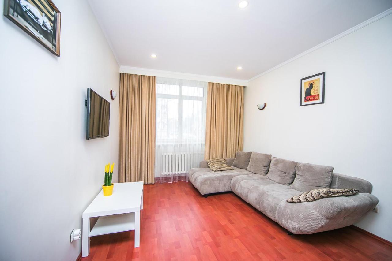 Apartment Ploshchad Pobedy 3 Komnaty Minsk Extérieur photo