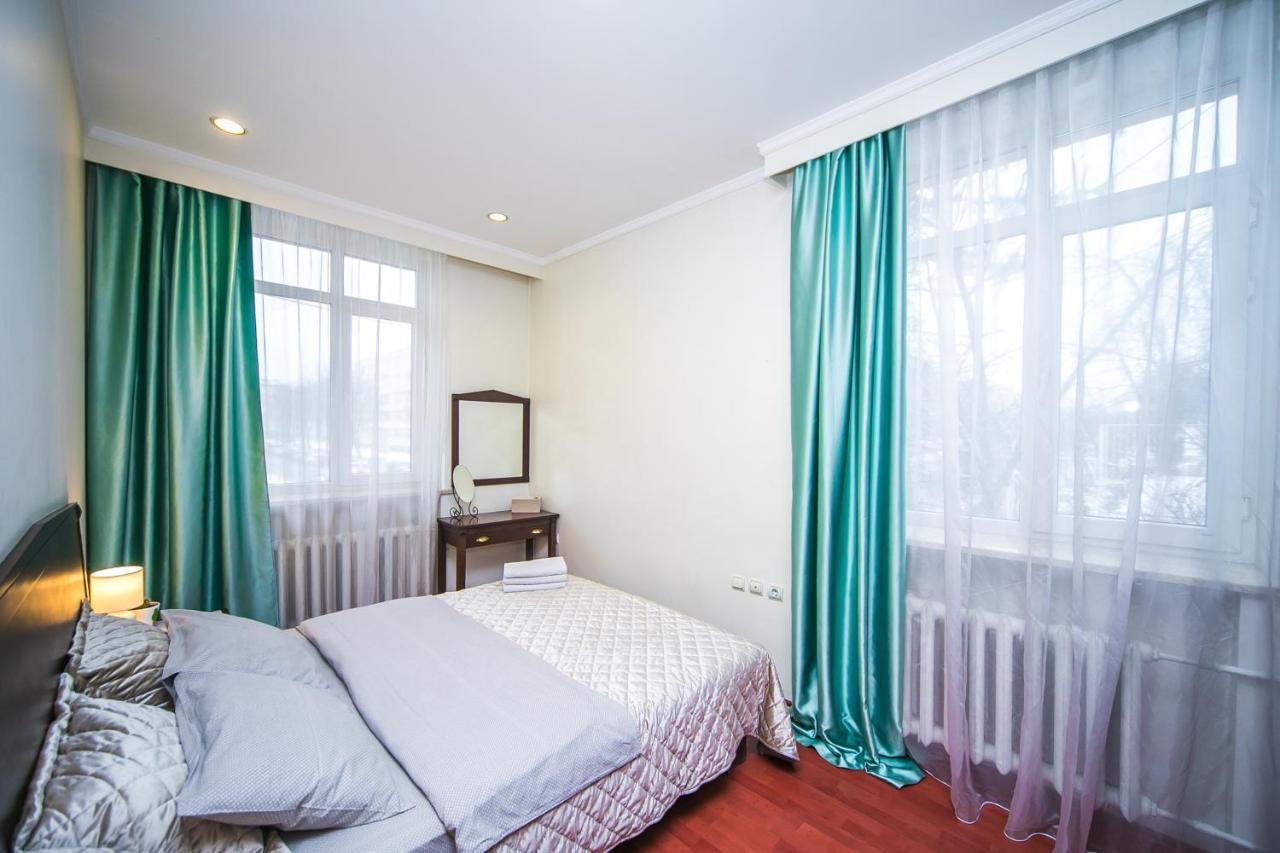Apartment Ploshchad Pobedy 3 Komnaty Minsk Extérieur photo