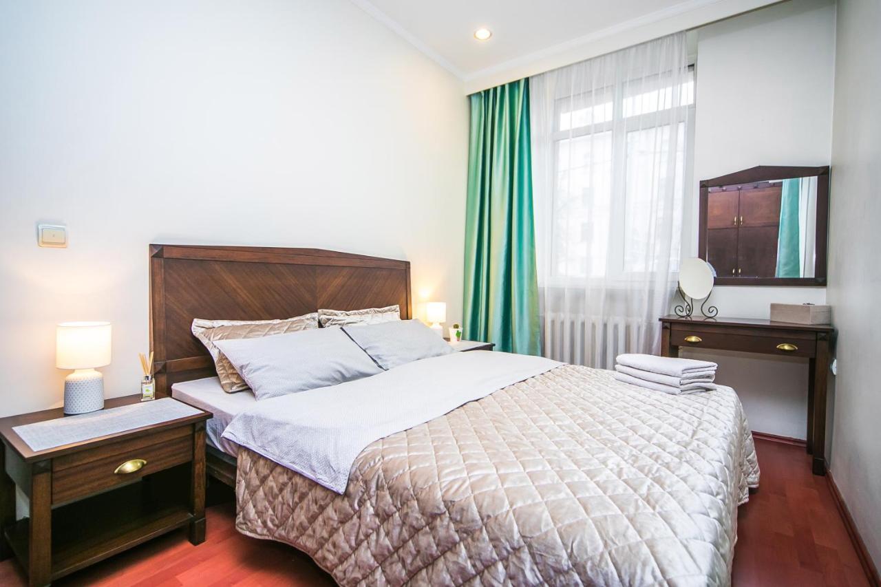 Apartment Ploshchad Pobedy 3 Komnaty Minsk Extérieur photo