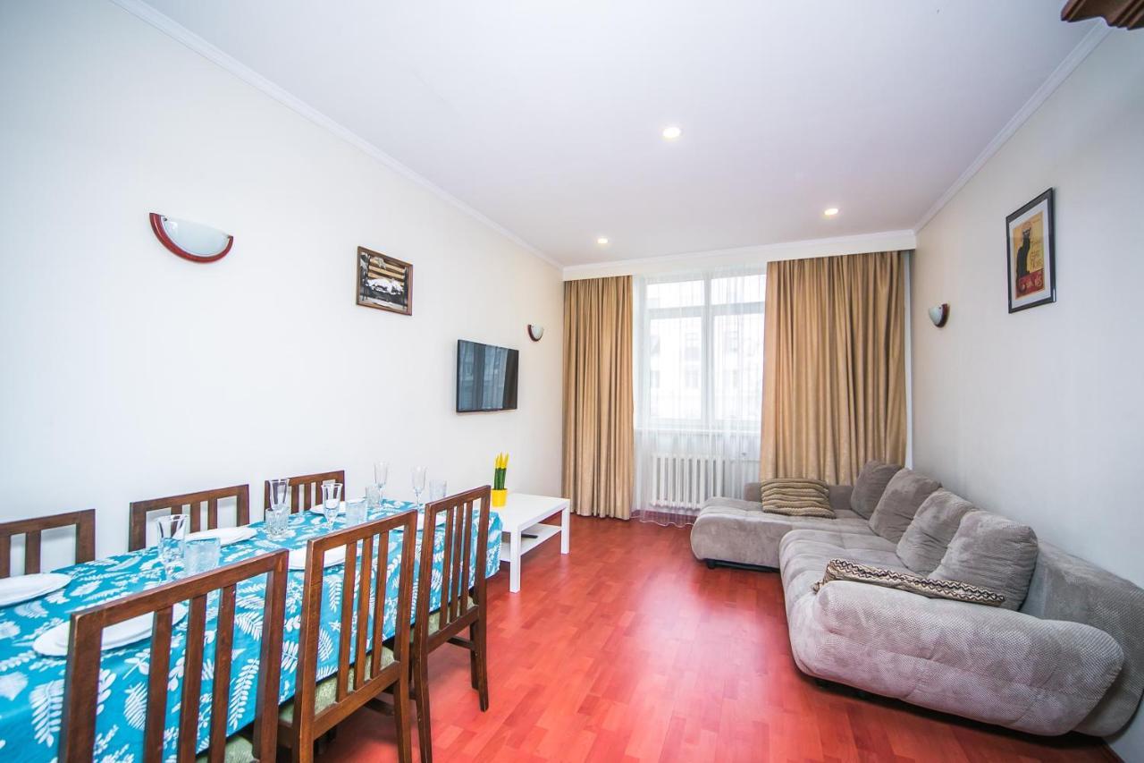 Apartment Ploshchad Pobedy 3 Komnaty Minsk Extérieur photo