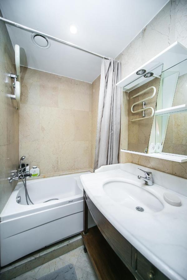 Apartment Ploshchad Pobedy 3 Komnaty Minsk Extérieur photo